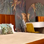Art Deluxe 2 - Private Parking Apartment