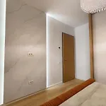 Apartment Art Deluxe 2 - Private Parking