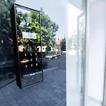 Art Deluxe 2 - Private Parking Apartment