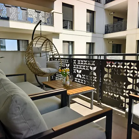 Art Deluxe 2 - Private Parking