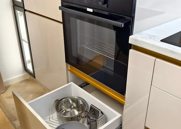 Art Deluxe 2 - Private Parking *