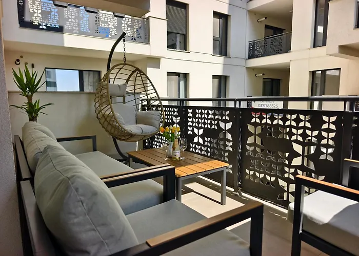 Art Deluxe 2 - Private Parking