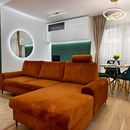 Art Deluxe 2 - Private Parking Apartment