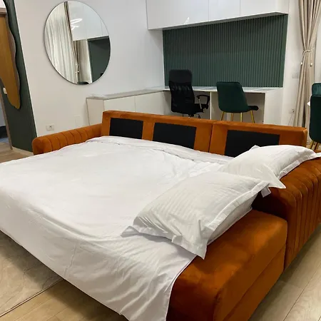 Art Deluxe 2 - Private Parking Apartment